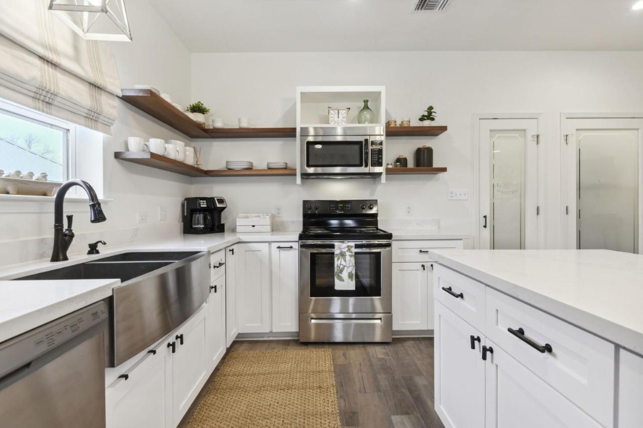 Vacation Rental In Old Town Bay St Louis Unit A * Bay St. Louis